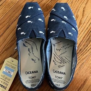 Navy blue whales toms BMWT 9.5